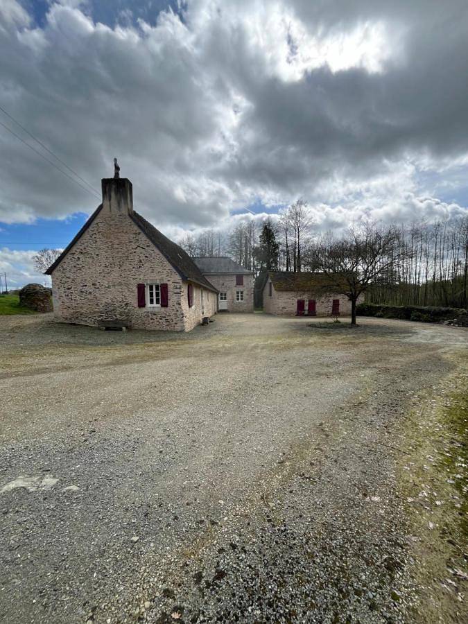 Gîte pour 9 personnes, avec jardin et vue à Rouez