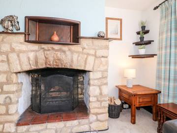 Log Cabin for 7 People in North Luffenham, Rutland, Photo 3