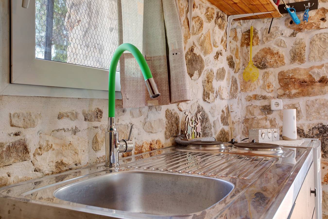 Vakantiehuis "Lithahiro Stone House" met privé terras, foto 11