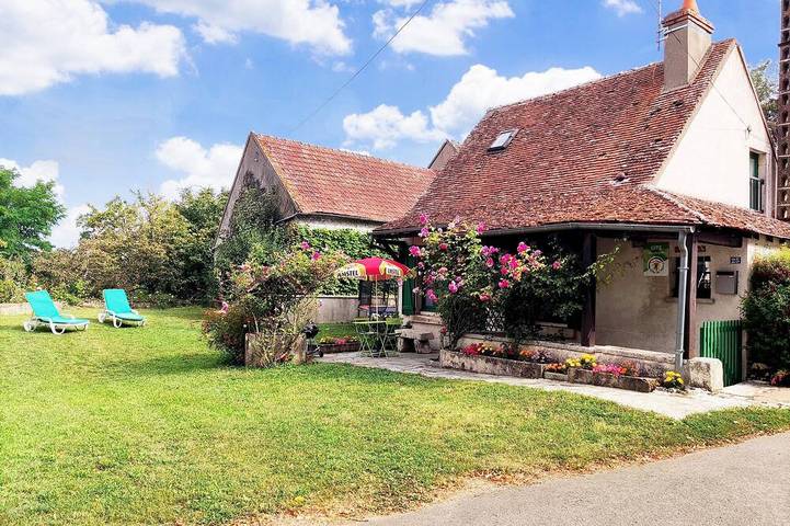 Gîte pour 4 personnes, avec jardin ainsi que terrasse et jacuzzi à Tracy-sur-Loire