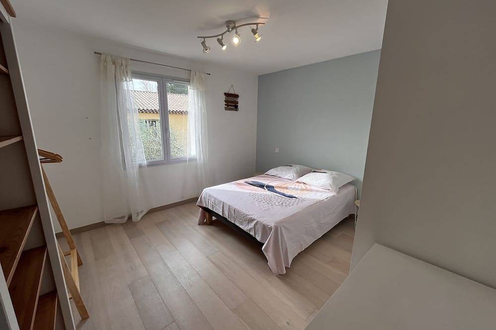 Très Belle Villa Proche du Centre Ville Avec 4 Chambres et 3 Salles de Bains in Vidauban, Region de Draguignan