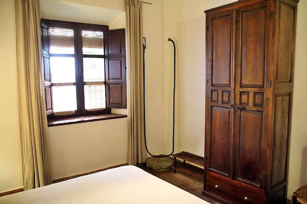 Casa rural con encanto y piscina a 3 km de la ciudad de Granada. Aparcamiento in Churriana de la Vega, Provincia de Granada