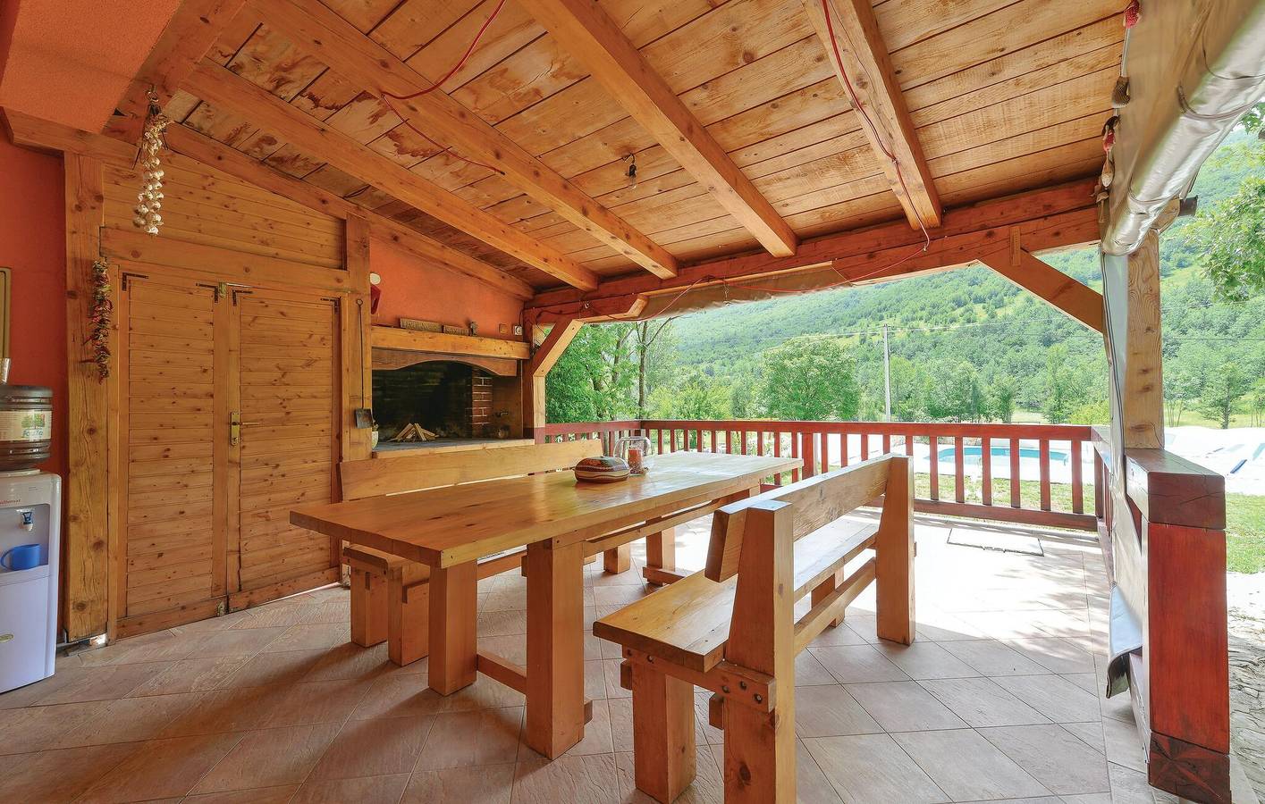 Gemütliche 149 m² große Wohnung mit WLAN, Klimaanlage, Parkplatz und Terrasse in Gračac, Zadar