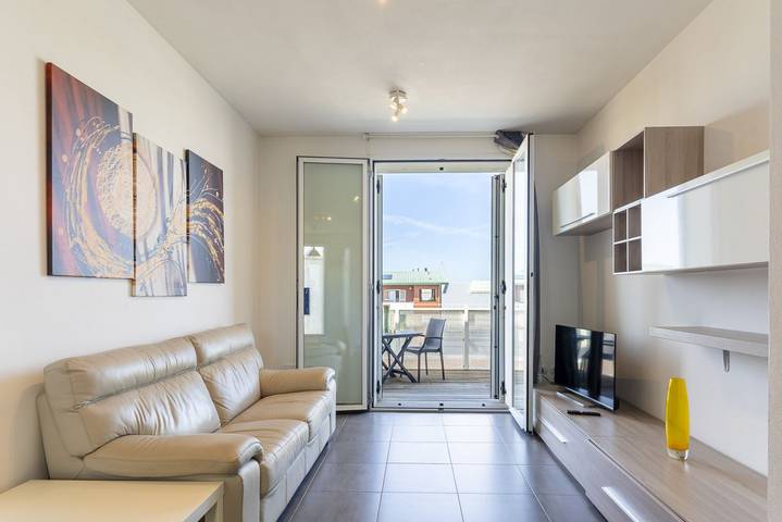 Appartamento intero, GuestHost - Bright Balcony Apt with Sea-View in Livorno, Costa degli Etruschi