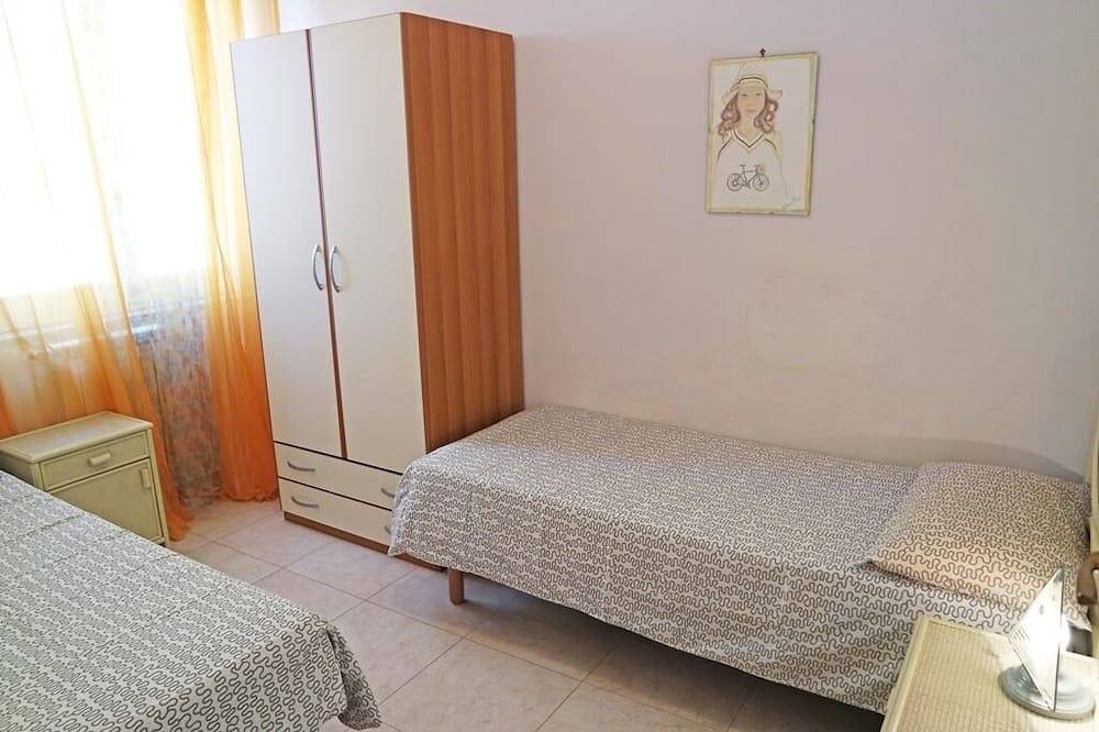 Ganze Wohnung, Elegantes Ferienhaus nur 70 Meter vom blauen Meer von Ascea Marina entfernt in Marina di Ascea, Cilento