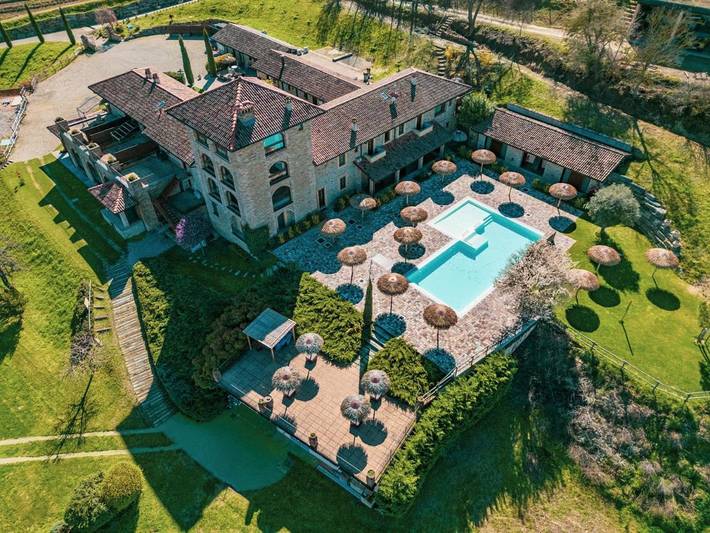Appartamento per 2 persone, con Terrazza e Idromassaggio nonché Giardino e Piscina a Canelli (Comune)