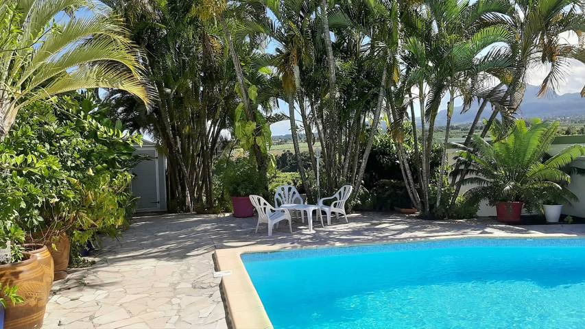 Gîte pour 4 personnes, avec piscine et terrasse à Capesterre-Belle-Eau