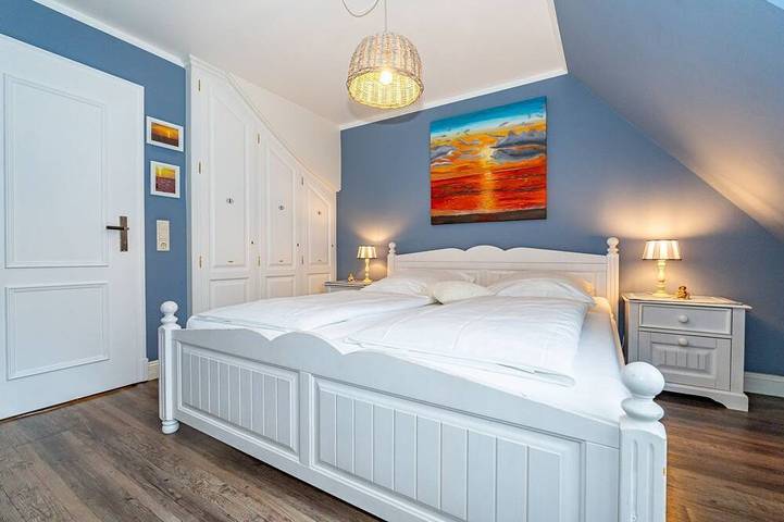 Haus Tinchen - Ferienhausteil für 6 Personen mit Garten in Stadt- und strandnähe in Westerland, Sylt (Gemeinde)