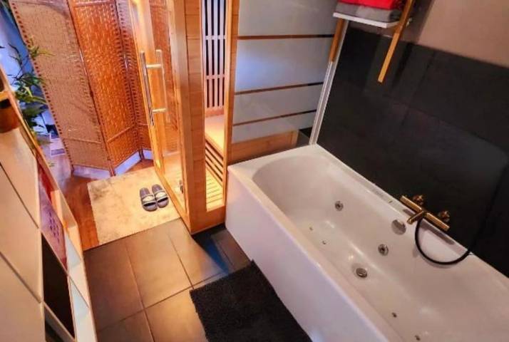 Gîte pour 2 personnes, avec sauna et jacuzzi à Condé-Sainte-Libiaire - 2