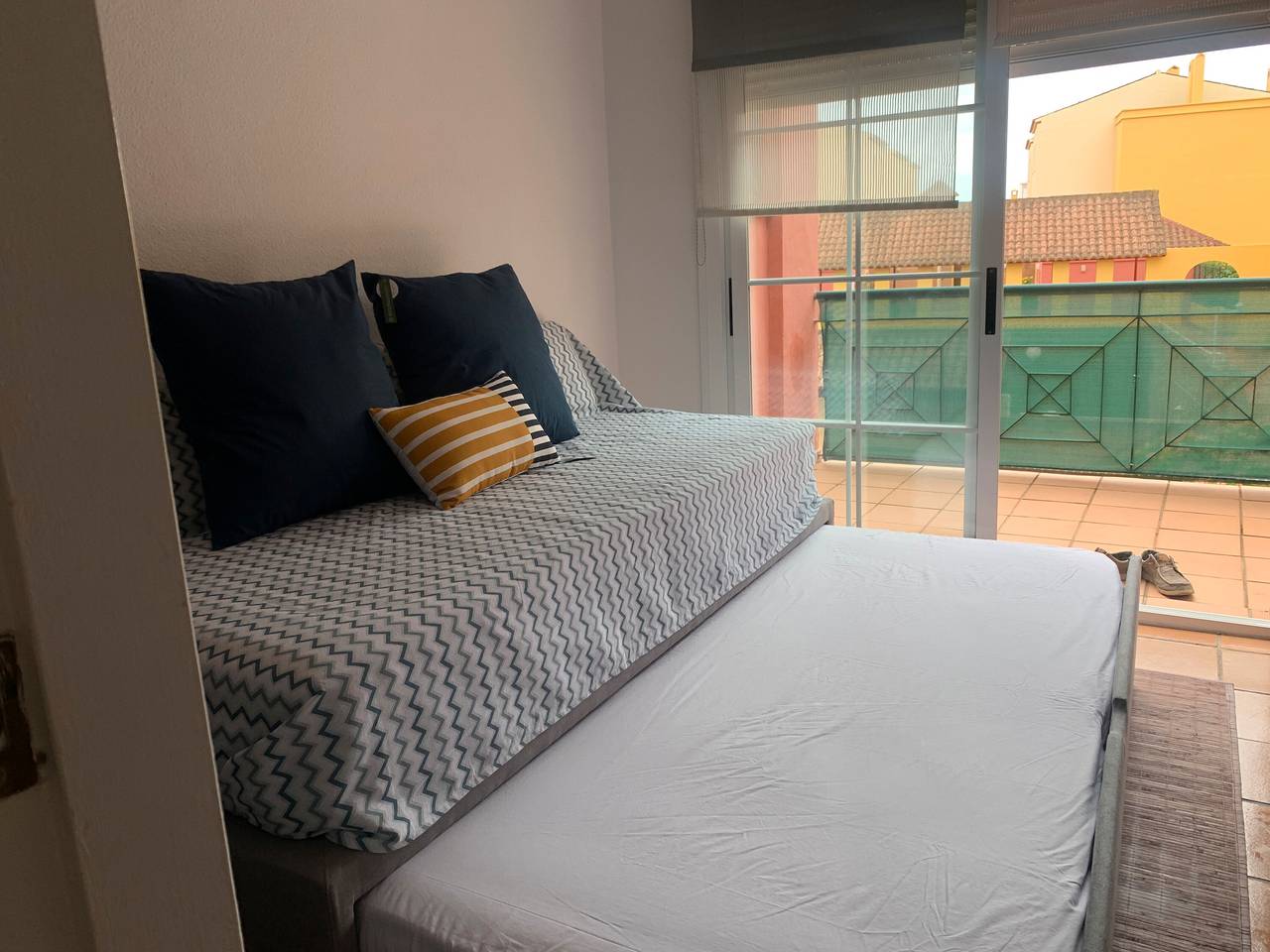 Vakantiehuis 'Duplex Luminoso Campo De Golf' met Gedeeld Zwembad, Gedeeld Terras en Airconditioning in Islantilla, Isla Cristina