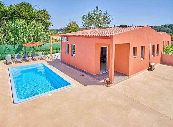 Διαμονή για διακοπές για 5 άτομα στους Περουλάδες