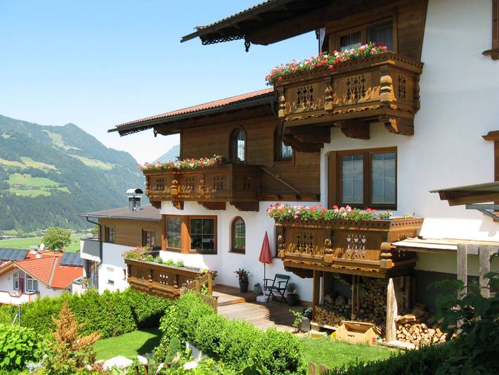 Vakantiewoning voor 3 personen, with Terras and Tuin as well as Uitzicht in Hart im Zillertal