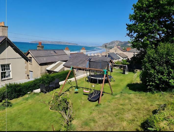 Vakantiehuis voor 9 personen, with Uitzicht op zee and Terras as well as Tuin in Noord-Wales