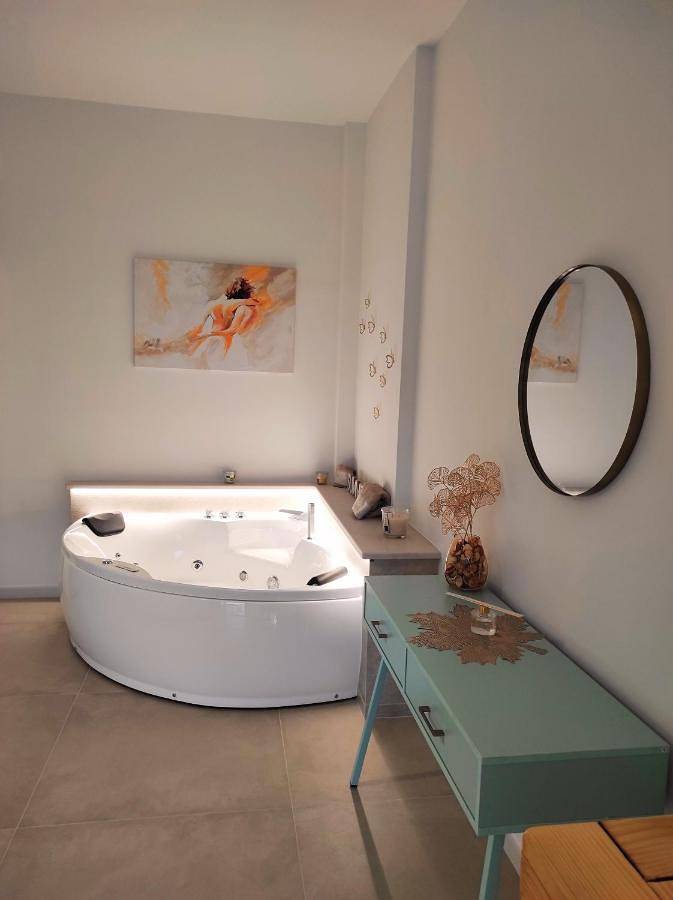 Appartamento per 3 persone, con Balcone e Idromassaggio nonché Terrazza e Giardino a San Menaio