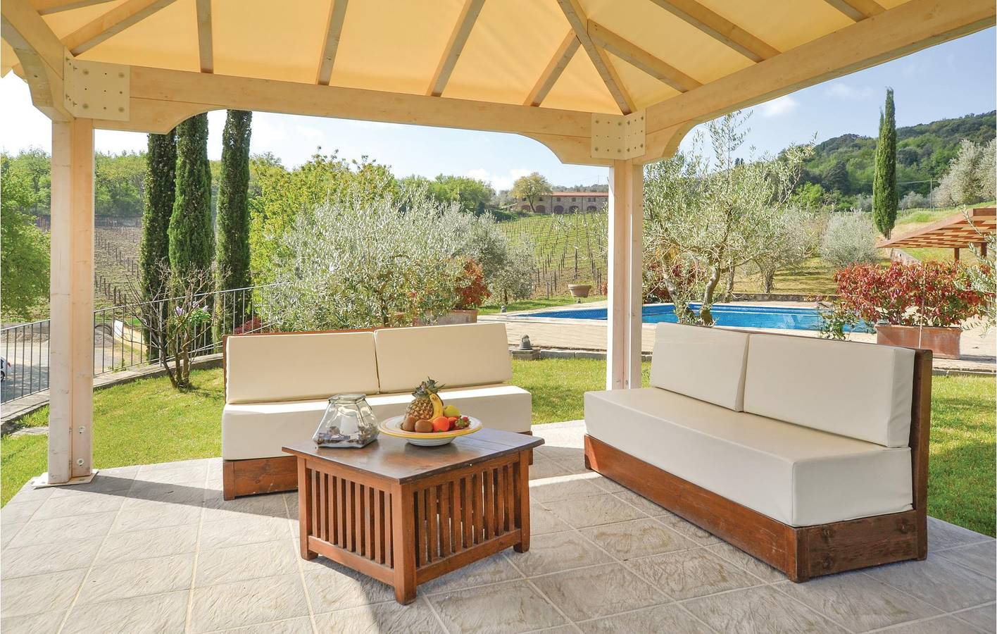 Ganze Ferienwohnung, Poolside 1BR Apartment w / Parkplatz & Internet 2,5km zum Fluss in Bucine, Bucine und Umgebung