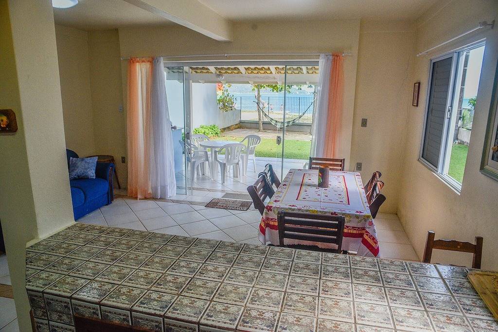 Casa a Beira Mar mit Klimaanlage Wi-Fi Praia Zimbros Bombinhas Sc Familien in Bombinhas, Litoral Catarinense