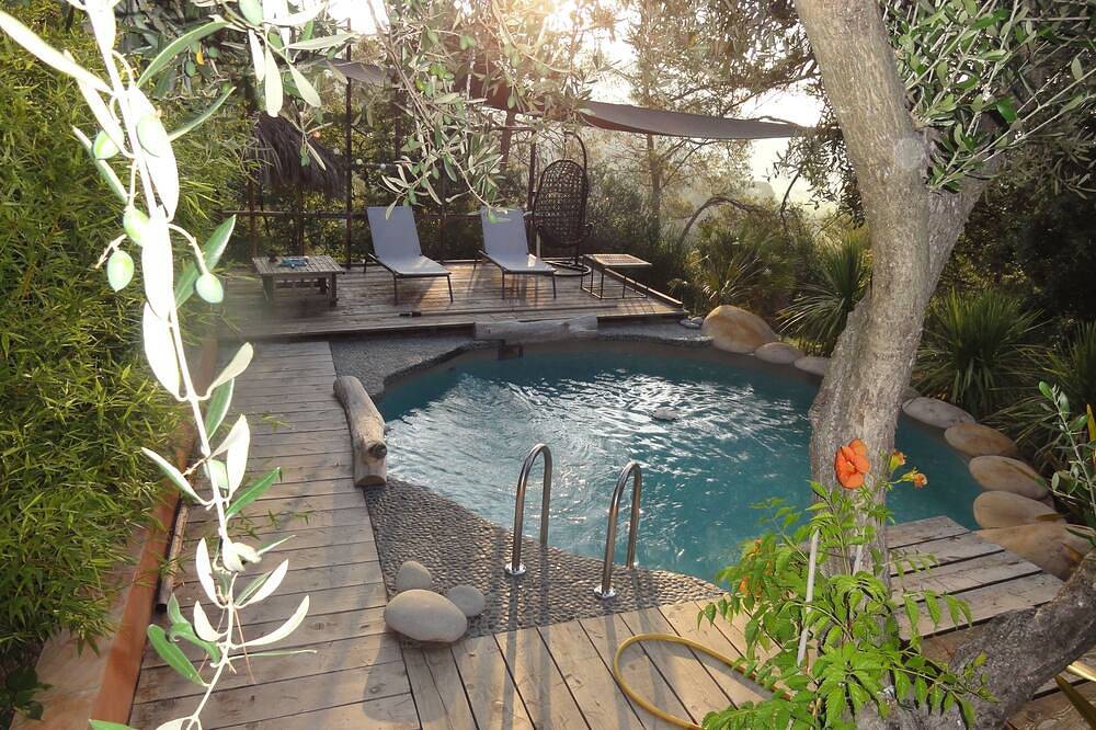 Romanticism, relaxation and exoticism with private Jacuzzi ideal for lovers in La Motte, Draguignan region