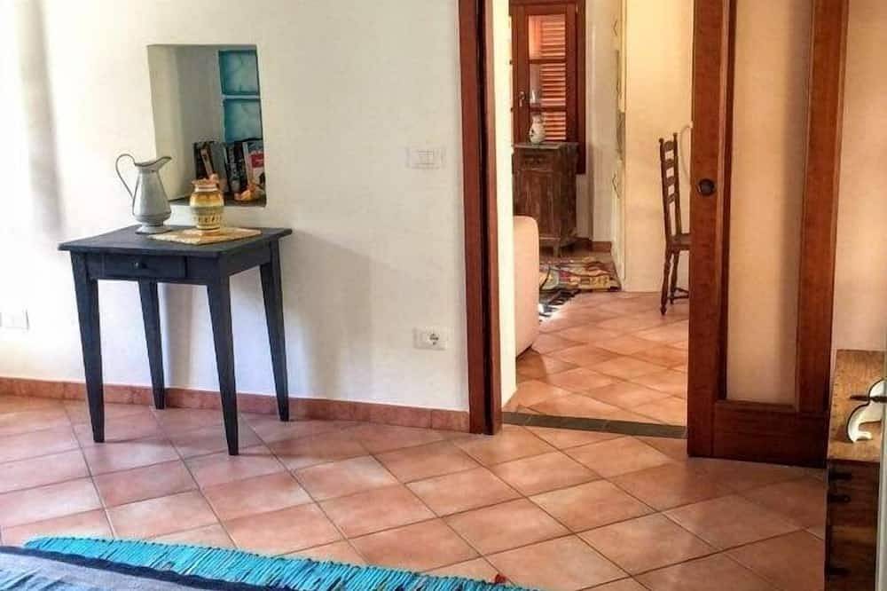 Apartamento entero, Encantador apartamento en un molino histórico a 5 minutos de la playa 008052 Lt 0287 in San Bartolomeo al Mare, Riviera di Ponente