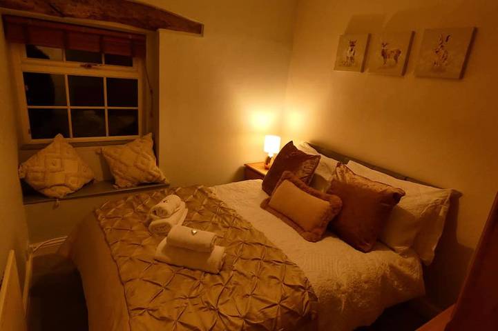 Quirky cottage with 3 bedrooms & a hot tub in Bradford, Westliches Yorkshire