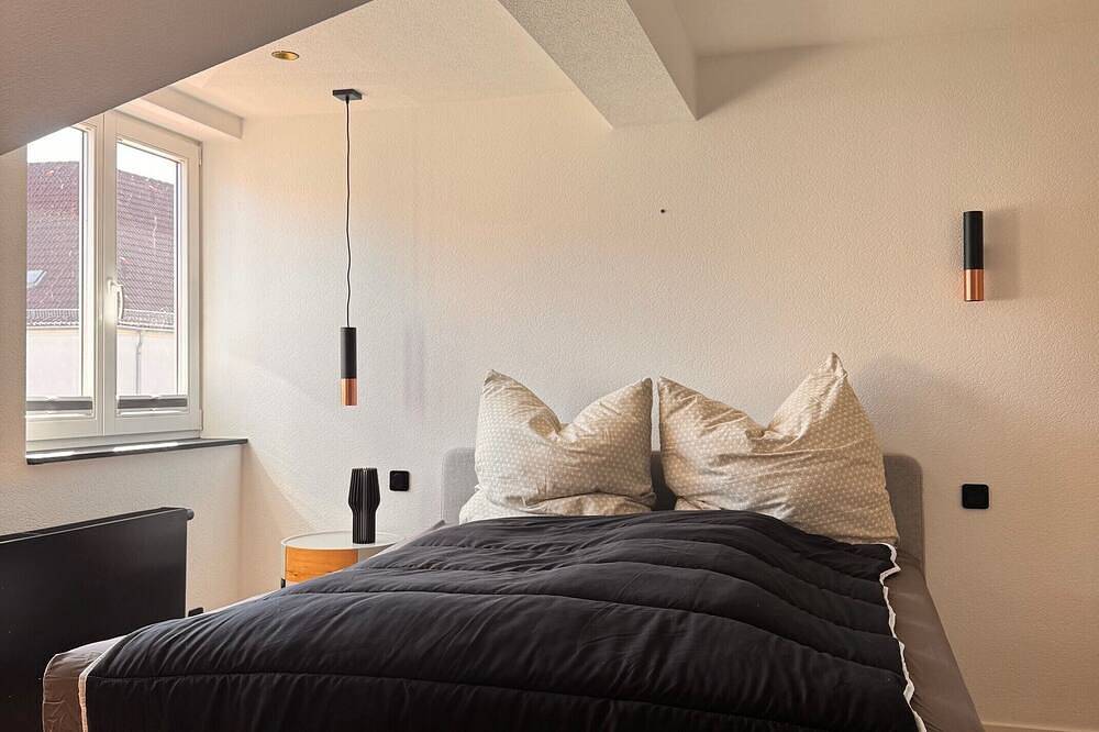Ganze Wohnung, Apartment 'Design Dachgeschoss' mit Gemeinschaftsgarten und Wlan in Eilenburg, Sächsisches Burgen- und Heideland