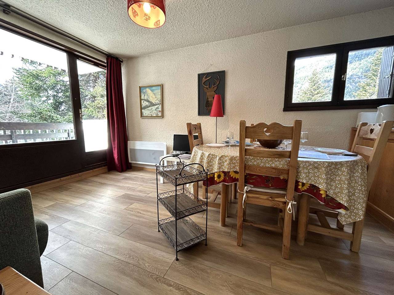 Appartement entier, Studio avec coin montagne - 4 pers, à 100m des télécabines, piscine, parking, casier à ski in La Salle-les-Alpes, Serre Chevalier