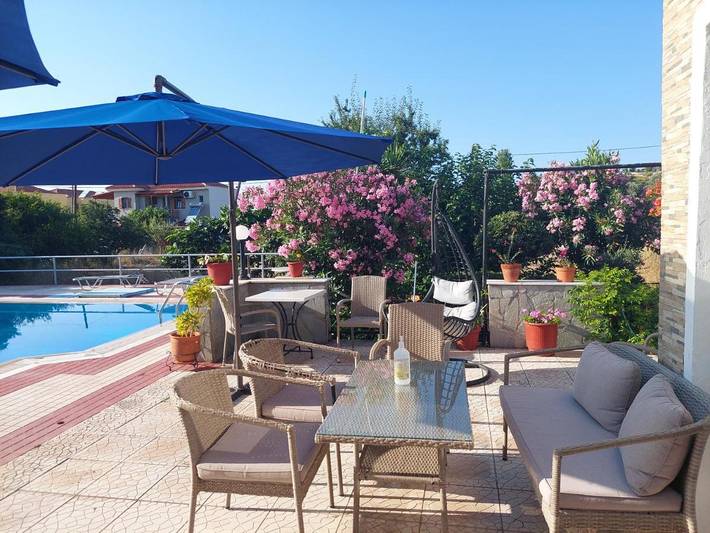 Ferienhaus für 2 Personen, mit Balkon und Terrasse sowie Garten und Pool in Petra (Griechenland)