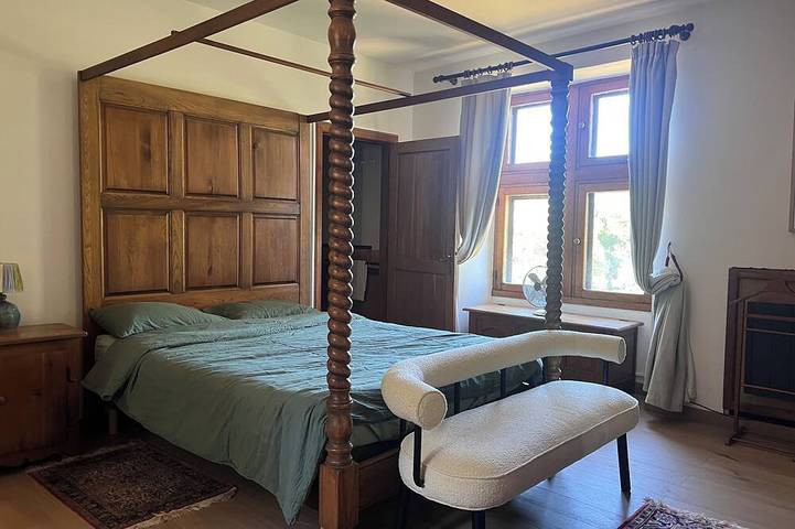Secluded 5 Bedroom Woodland Villa with Pool in Les Eyzies, Périgord Noir