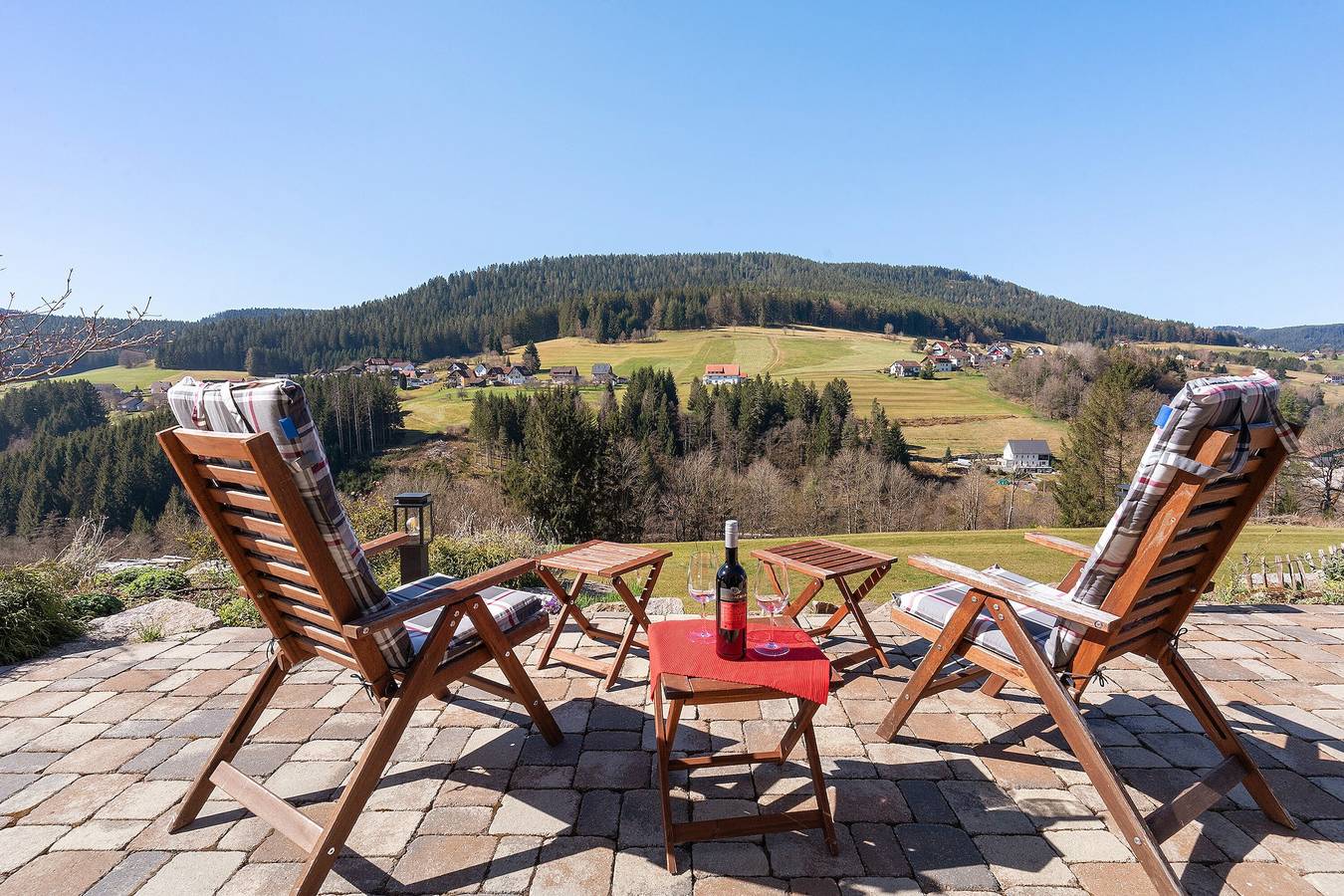 Apartamento entero, Apartamento 'Ferienwohnung Sommerseite' con terraza privada y Wi-Fi in Baiersbronn, Selva Negra Central