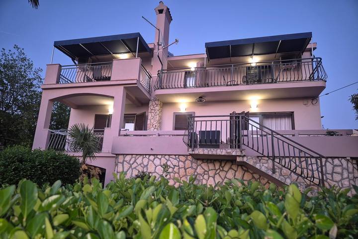 Ganze Wohnung, 1-Zimmer-Ferienwohnung mit Balkon und Meerblick Njivice, Krk A-21763-a in Njivice, Krk