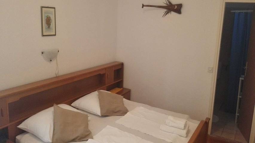 Appartamento per 2 persone, con giardino a Rab