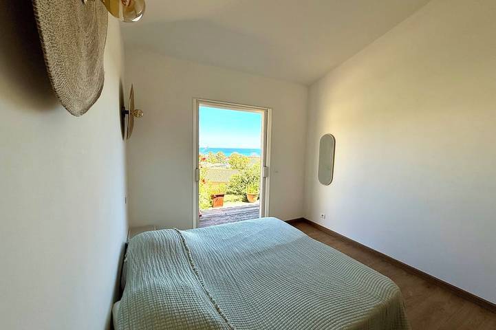 Villa vista mare, spaziosa, tranquilla, piscina privata riscaldata in Sari-Solenzara, Sartène e dintorni