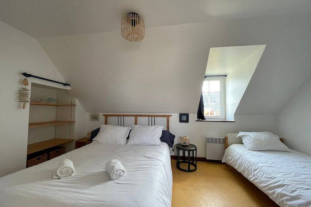 House Les Agaphantes in Lanmodez, Rosa Granitküste