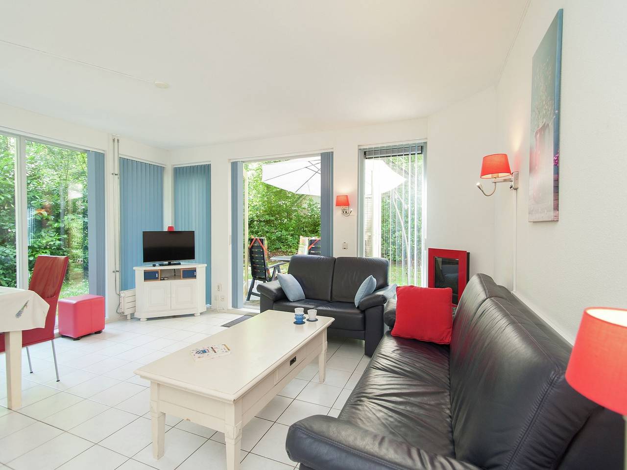 Superb holiday home in Oudemirdum with fireplace in Ijsselmeer