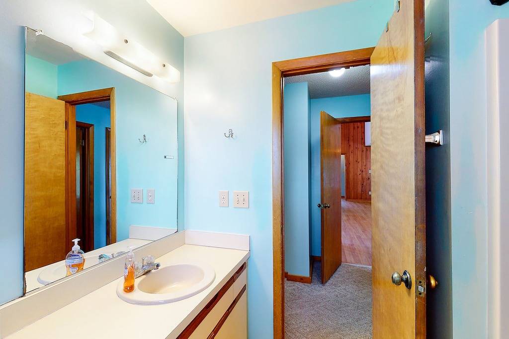 Wonderful dog-friendly home w/deck, W/D, large backyard, & A/C in Sandbridge Beach, Sandbridge