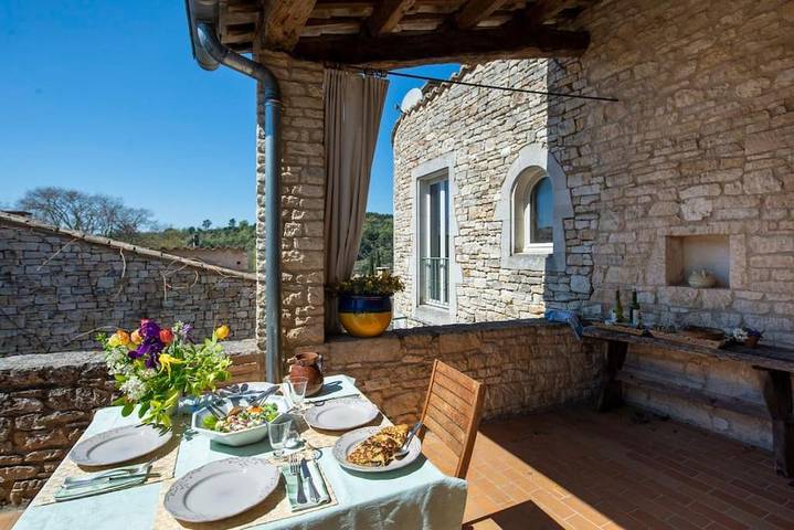 Appartement de vacances pour 8 personnes, avec Terrasse et Jardin ainsi que Piscine et Vue