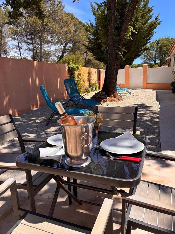 Gîte pour 4 personnes, avec jardin à Belcodène - 3