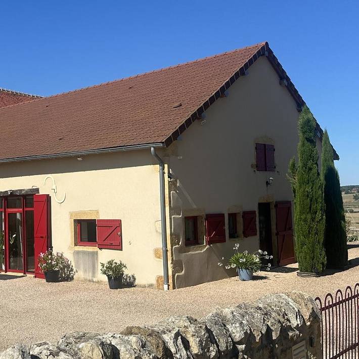 Location de vacances pour 7 personnes, avec Terrasse ainsi que Jardin et Vue dans Montceaux-l'Étoile