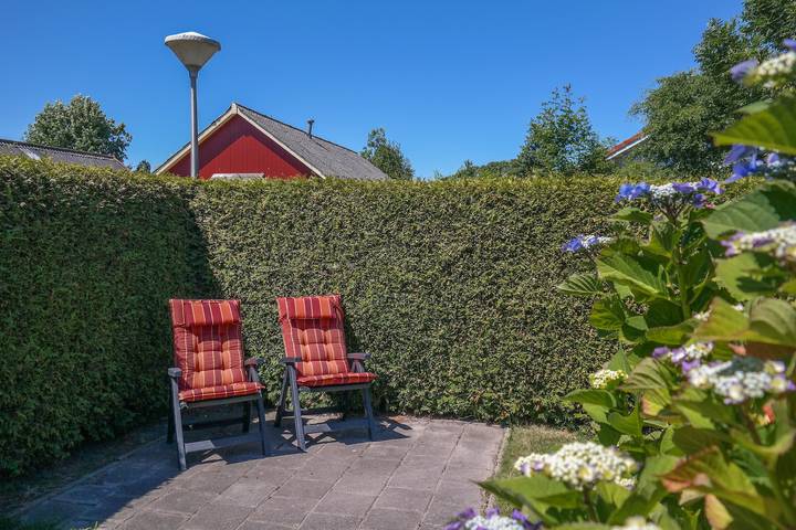 Bungalow für 6 Personen, mit Balkon/Terrasse und Garten in Anjum - 3