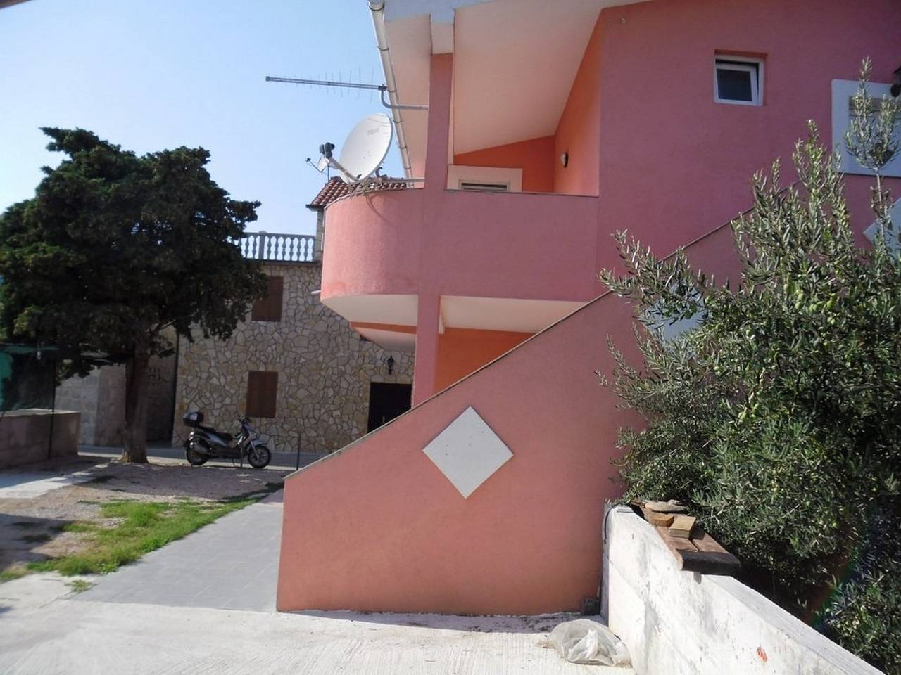 Ganze Wohnung, 2-Zimmer-Ferienwohnung mit Terrasse Betina, Murter A-23716-a in Betina, Tisno