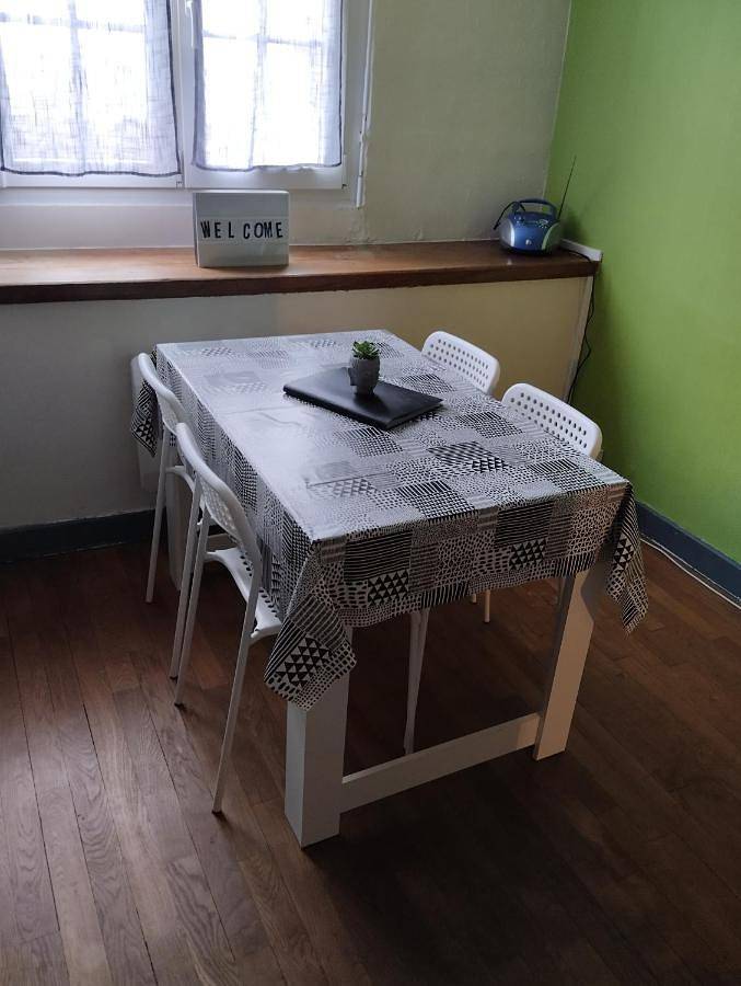 Appartement entier, One-Bedroom Apartment in Sombernon, Région de Dijon