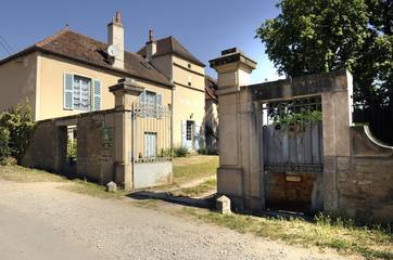 Gîte pour 8 personnes, avec jardin, animaux acceptés à Chenôves