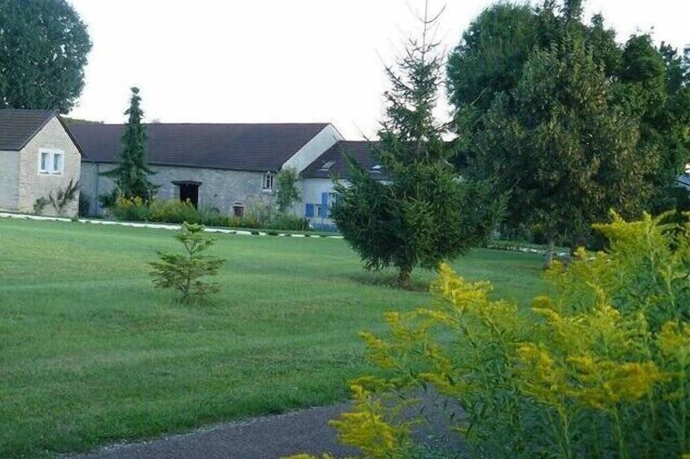 Ancienne ferme rénovée, Dijon ou côte viticole à 20 Km, tarif tout compris. in Lantenay, Région de Dijon