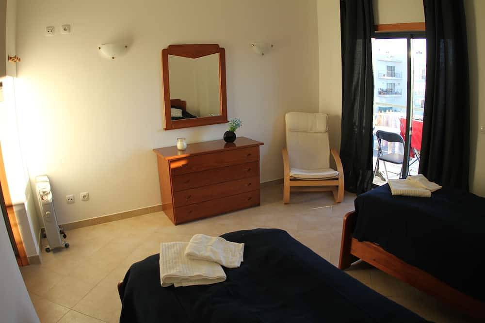 Hel lejlighed, Sunny and modern apartment near the beach in São Sebastião, Lagos