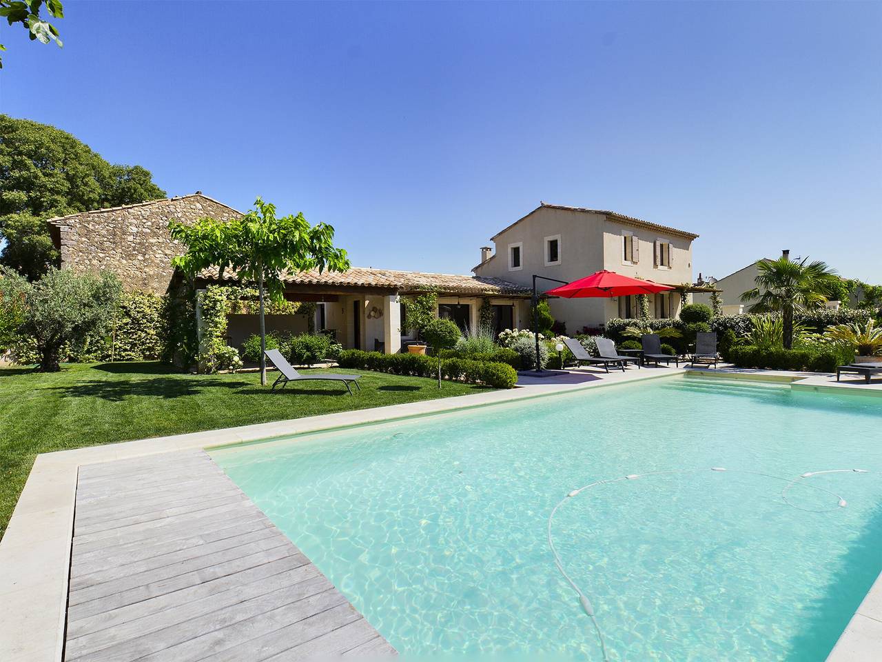 Charmante Villa à Eygalière avec Piscine, Jardin Arboré et Climatisation in Eygalières, Région d'Arles