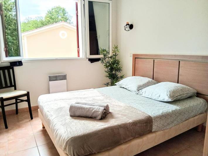 Gîte pour 6 personnes, avec jardin et piscine, animaux acceptés à Barbaste - 4