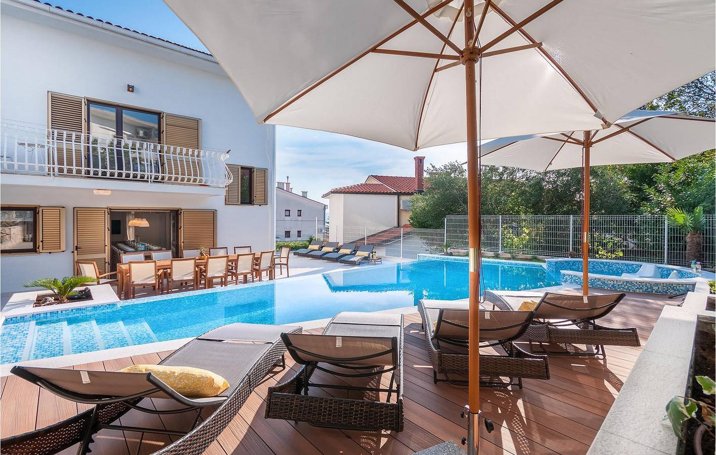 Modern appartement van 240 m² met zwembad, wifi en garage – 1,5 km van het strand in Crikvenica, Primorje-Gorski Kotar