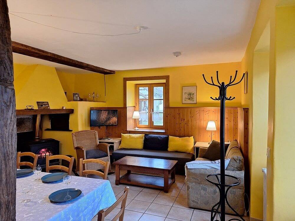 Gîte "Chez Léontine", dans ancienne ferme vigneronne in Liesle, Doubs