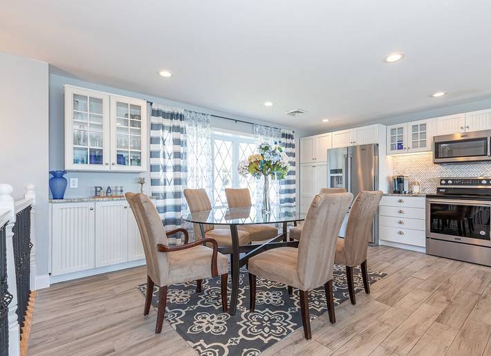 Vacation rental for 10 people, with yard and balcony in Hyannis