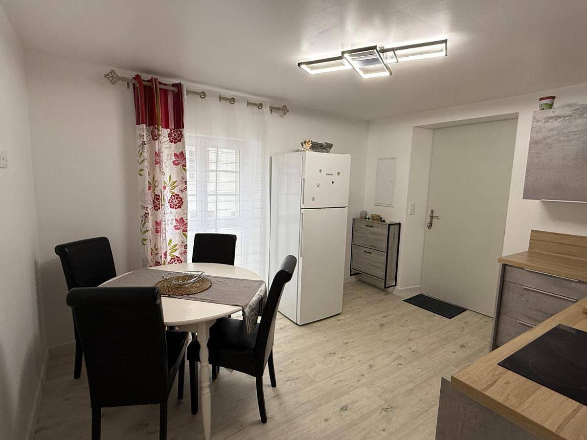 Appartement entier, One-Bedroom Apartment in Ustaritz, Région de Bayonne