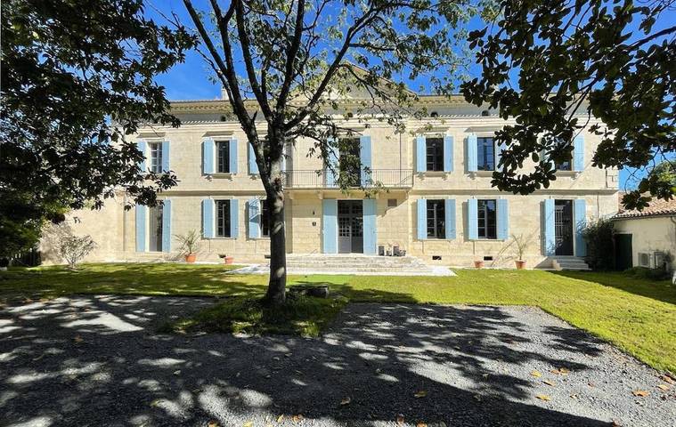 Location de vacances pour 13 personnes, avec piscine ainsi que jardin et vue à Périssac - 2